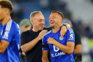 Jamie Vardy gia nhập Leicester City